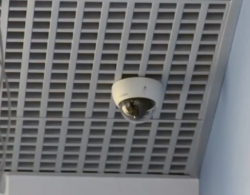 Камера видеонаблюдения в офисе